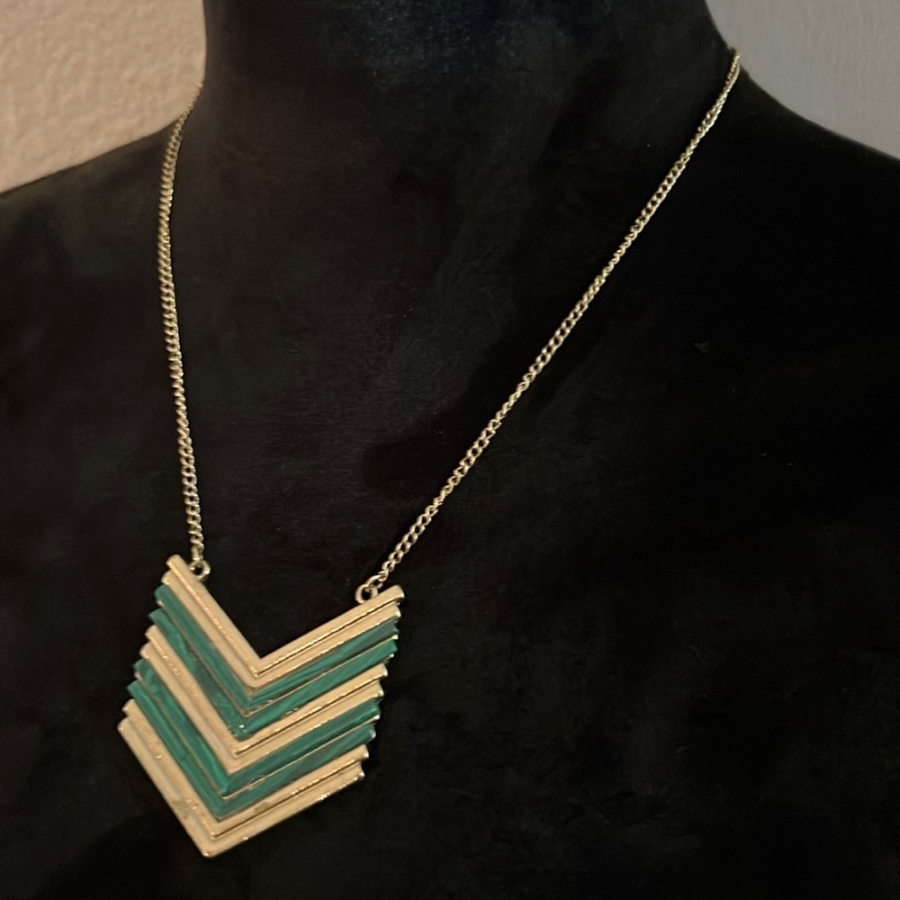 Gold & green chevron pattern gold metal chain necklace womens jewelry - Picture 2 of 4